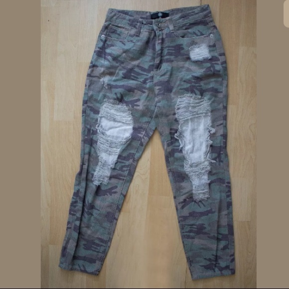 Women’s NWT Camo Shredded High Waist Pants, 4P - Picture 7 of 8